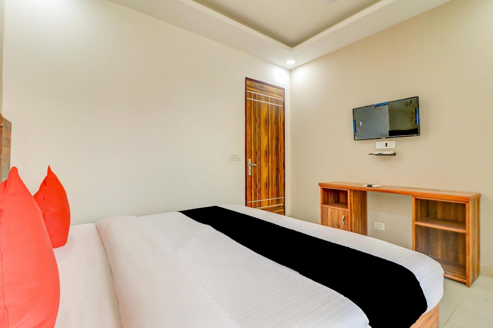 Oyo Flagship 80318 Hotel Sai Plaza Near Indira Gandhi International Airport Nowe Delhi Zewnętrze zdjęcie